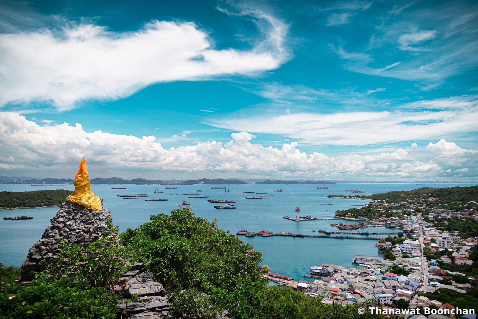 รอยพระพุทธบาทบนเกาะสีชัง