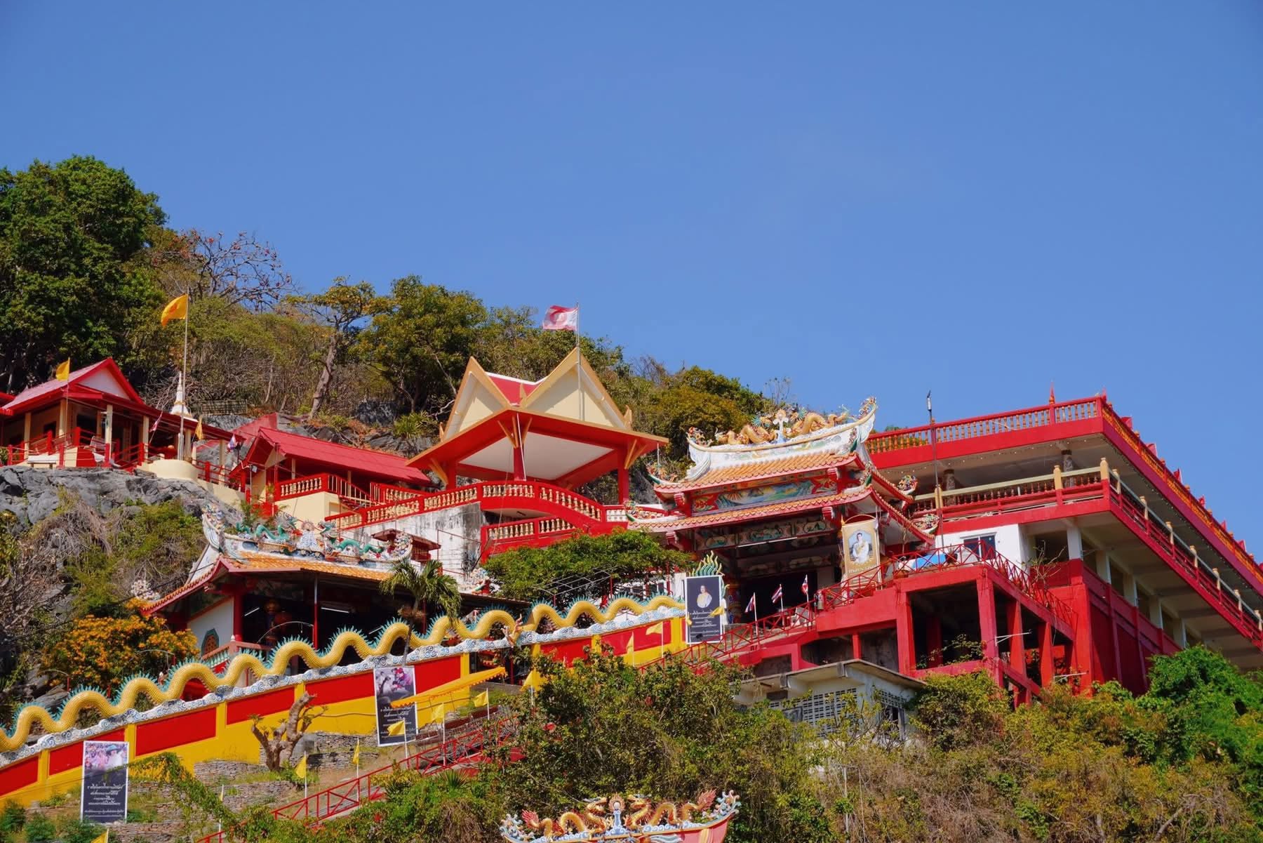ภาพบรรยากาศเกาะสีชังประกอบกิจกรรมวัฒนธรรม